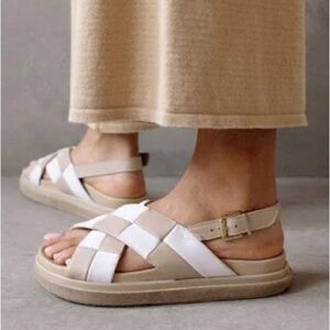 ALOHAS Marshmallow Scacchi Sandal in Tan and White 39